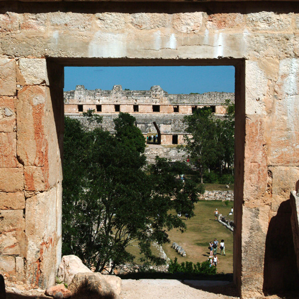 Visita la zona arqueologica de Uxmal